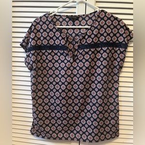 Banana Republic blouse with lace inset. Size Small Navy & Purple Print